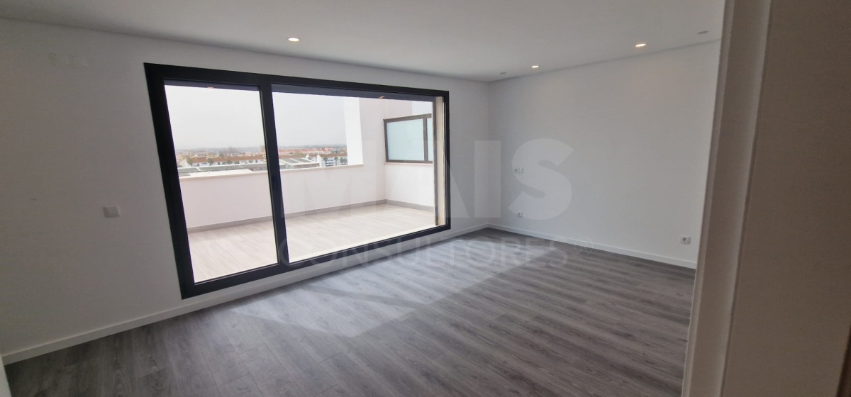 New 5-bedroom duplex apartment in Montijo